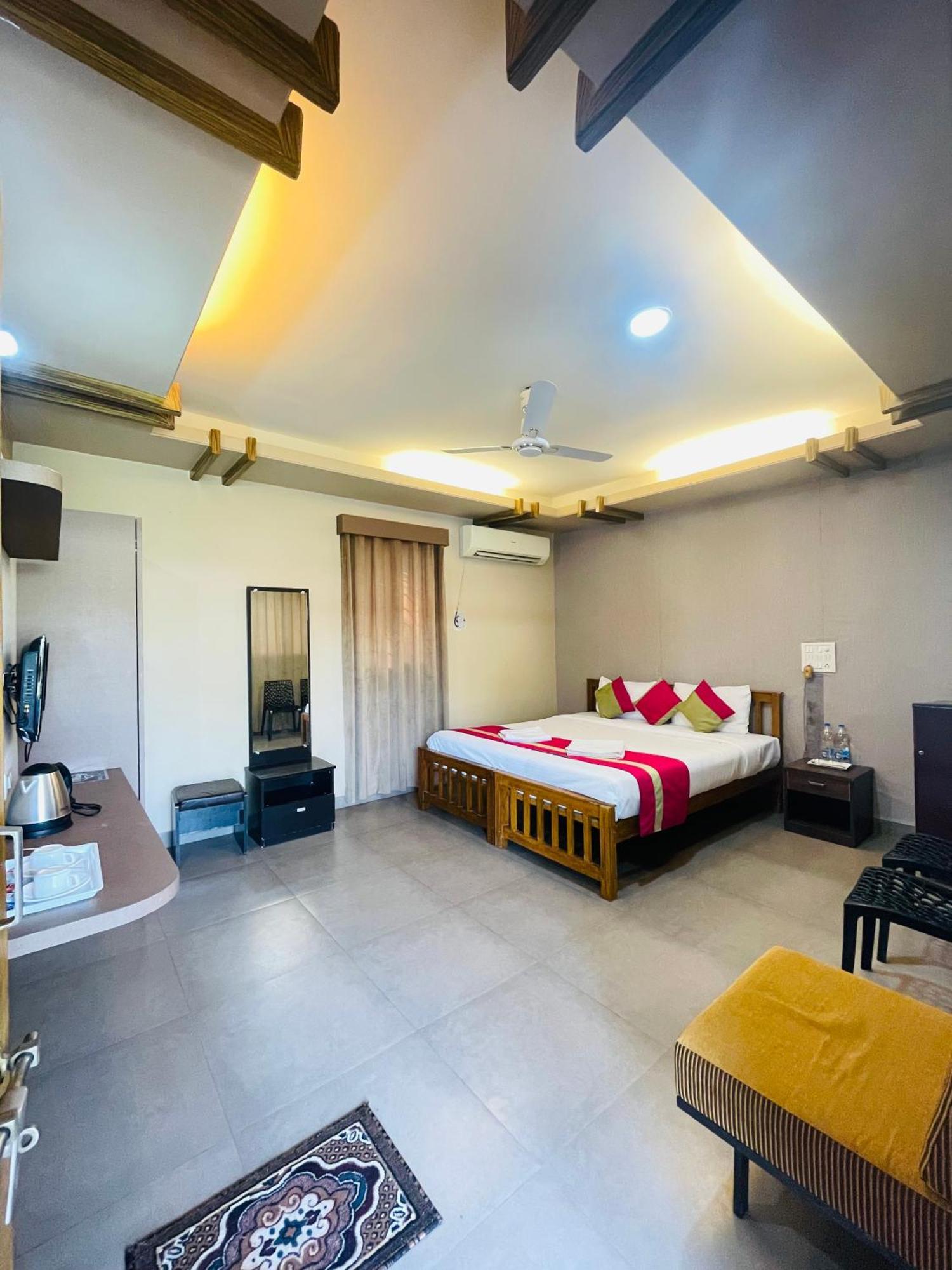 Lighthouse Waterpark And Resort Mansar Exterior photo